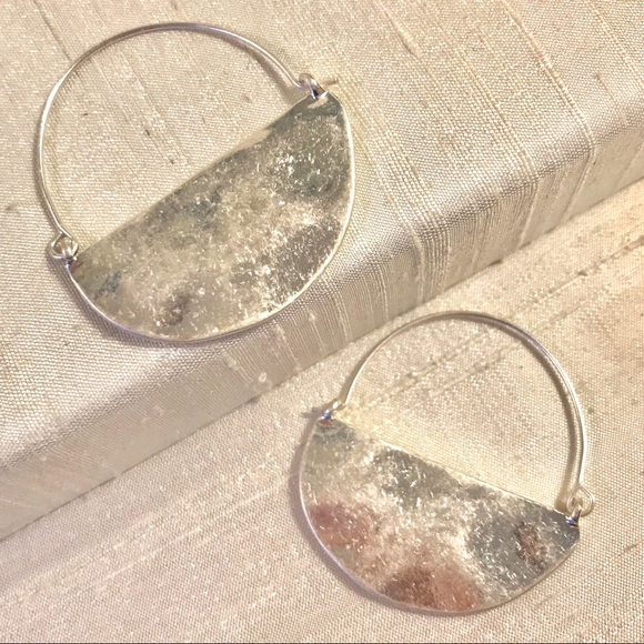 ⚪️Rylan Crescent Hoops⚪️ - Picture 4 of 8